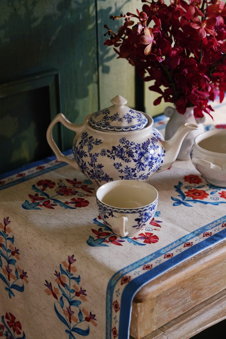 Tuileries Garden Polyester Linen Table Runner Blue Red image 3