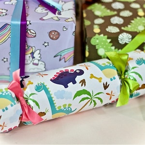 Wrapping Paper : Coated Paper  With Dinosaur Pattern   ,  Gifts Packing ， 20“ x 29”  ( 51 x 73 cm )