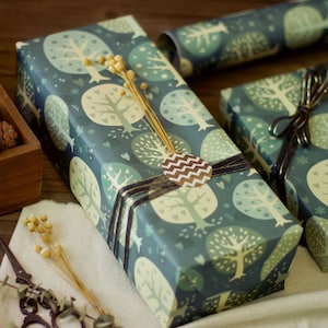 Matte Brown Paper With The Green Forest Pattern ，Gifts Packing ， 20“ x 28”  ( 50 x 70 cm )