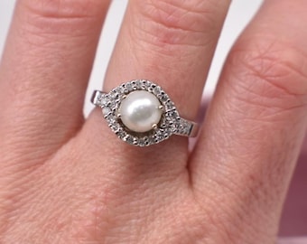 Vintage 14K White Gold Unique Pearl and Diamond Halo Style Ring