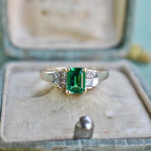 14K geelgouden vintage emerald geslepen gesimuleerde smaragd en natuurlijke diamanten ring