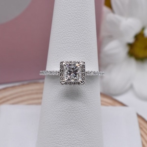 プリンセスカット ダイヤモンド ハロー エンゲージリング 1.00cts GSI1 14K ホワイトゴールド