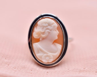 Vintage Art Deco 14K White Gold Oval Bezel Cameo Ring