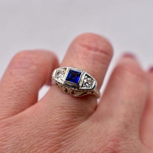 18K White Gold Vintage Art Deco Sapphire & Diamond Three Stone High Set Ring