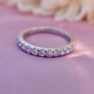 14K White Gold Vintage 0.70cts Diamond Anniversary Band