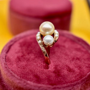 Victorian 10K Rose Gold Three Stone Tinted Gold Pearl and White Pearl Ring image 6