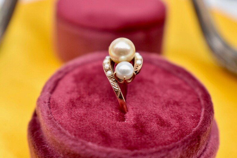 Victorian 10K Rose Gold Three Stone Tinted Gold Pearl and White Pearl Ring image 6