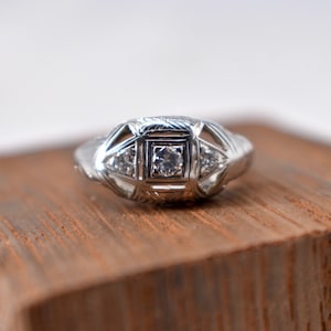18K White Gold Vintage Art Deco 3 Stone Diamond Engagement Ring