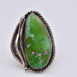 Vintage Large Beautiful Green Turquoise Navajo Sterling Silver Signed Artisan Ring