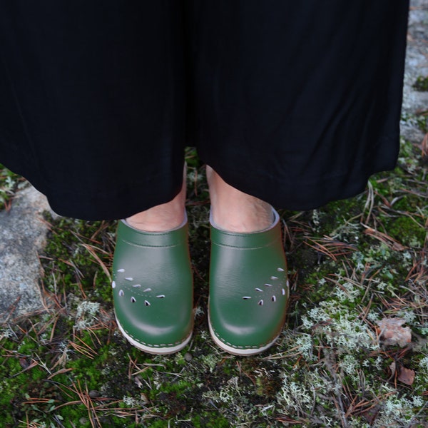 VERKA Clogs | Swedish Wooden Clogs for Women | Blomma | Women Low Heel Shoes | Leather Clogs | Moss