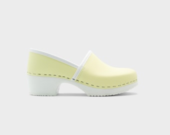 VERKA Clogs | Swedish Comfort Clogs for Women | Jobba | Women Low Heel Shoes | Leather | Professional clogs | Closed back | Mellow Yellow