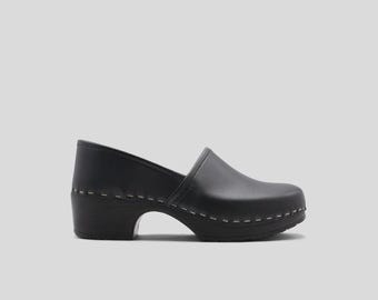 Verka Jobba Leather Clogs | Swedish Comfort, Closed Back, Blackberry