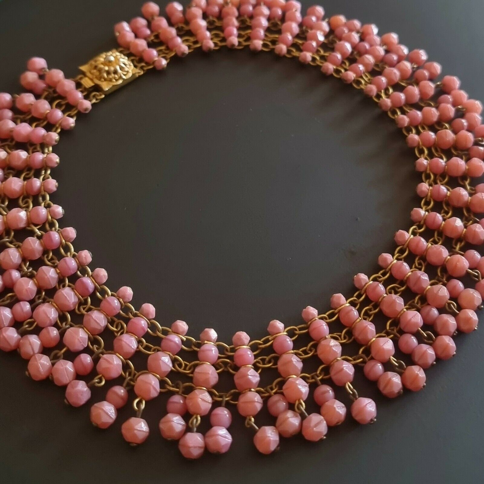 Collier Vintage WOLOCH Paris Années 1960 - Perles De Verre Roses, Drapé - Occasion En Bon état