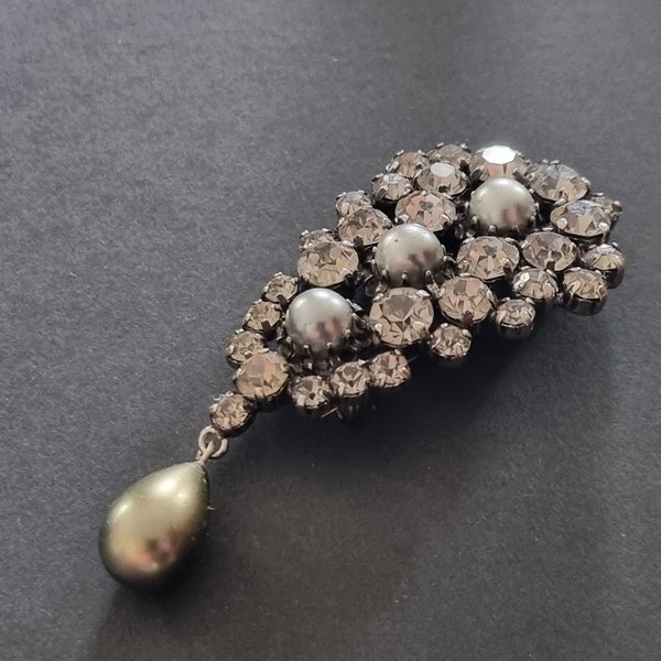 Beautiful vintage BROOCH, glass beads and rhinestones, BROOCH