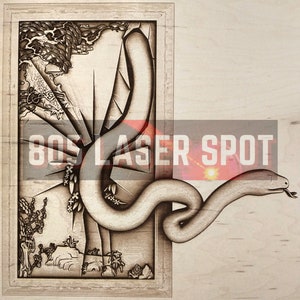 Może przedstawiać: Drewniane dzieło sztuki z laserowo wyciętym wzorem. Obraz przedstawia węża wychodzącego z oprawionej sceny z elementami kwiatowymi i geometrycznymi. Tekst "805 LASER SPOT" jest nałożony na obraz.