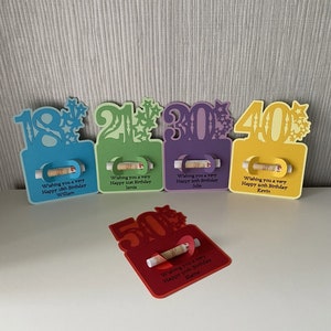 Tirelire d'anniversaire personnalisé fait main pour un âge spécial.