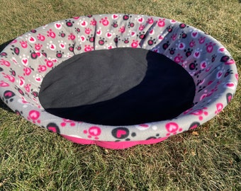 SHIPS FREE! SMALL Fleece Whelping Pool Box Bed Cover - Pink, Black, and White Paw Prints with Hearts on Grey -  Black Bottom