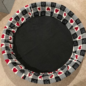 MEDIUM Fleece Whelping Pool Box Bed Cover - Paws and Red Hearts on Checkerboard Background - Black Bottom