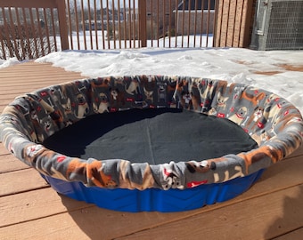 SHIPS FREE! MEDIUM Fleece Whelping Pool Cover - Happy Dogs with Tongues Out and Bones on Gray Background- Black Bottom