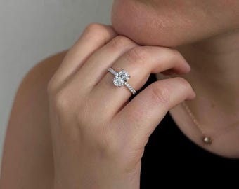 Classic Oval Cut Lab Diamond Solitaire Engagement Ring 14K/18K Solid Gold/Platinum