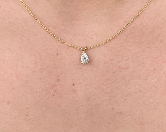 Collar solitario con colgante de diamante natural talla pera en oro macizo de 14K/18K.