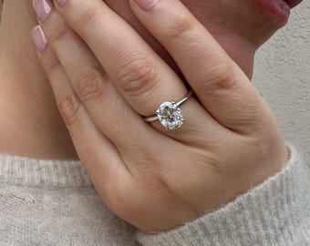 Solitaire Engagement Ring Oval-Cut Lab Diamond 14K/18K Solid Gold