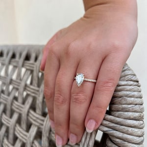 Solitaire Engagement Ring Pear Cut Natural Diamond 14K/18K Solid Gold/Platinum