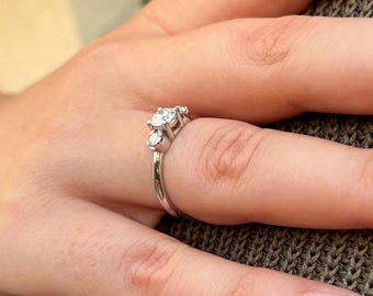 Round Cut Three-Stone Natural Diamond Engagement Ring 14K/18K Solid Gold/Platinum