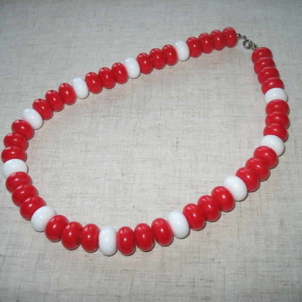 Chunky Red & White Beaded Necklace Boho Funky Vintage Jewelry 1980s Retro Chic