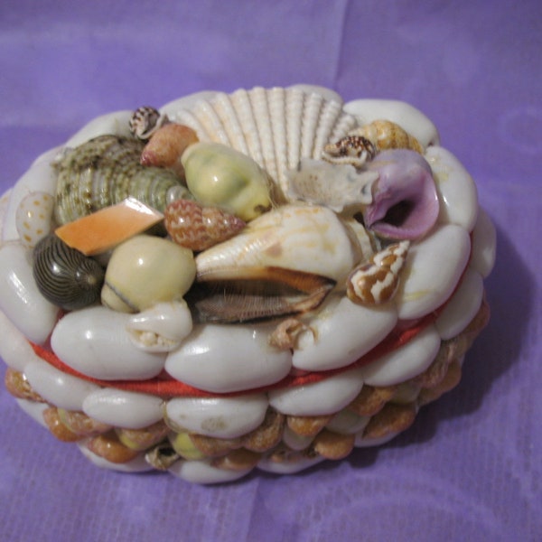 Lovely Vintage Shell Covered Trinket Box Keepsake Jewelry Box Vanity Cottagecore Boho Gypsy Beach House Retro