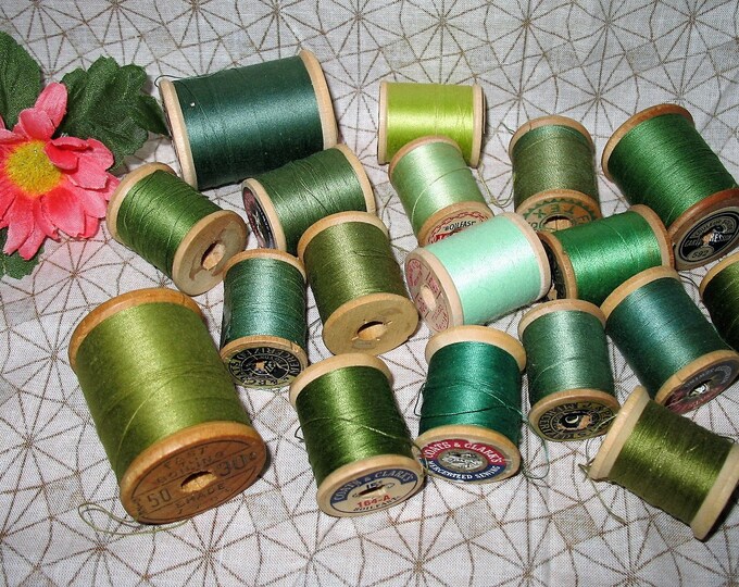 18 Vintage Wood Sewing Thread Spools With Thread All Are Shades of