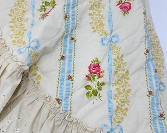 Vintage Floral & Bows Ruffled Bed Cover