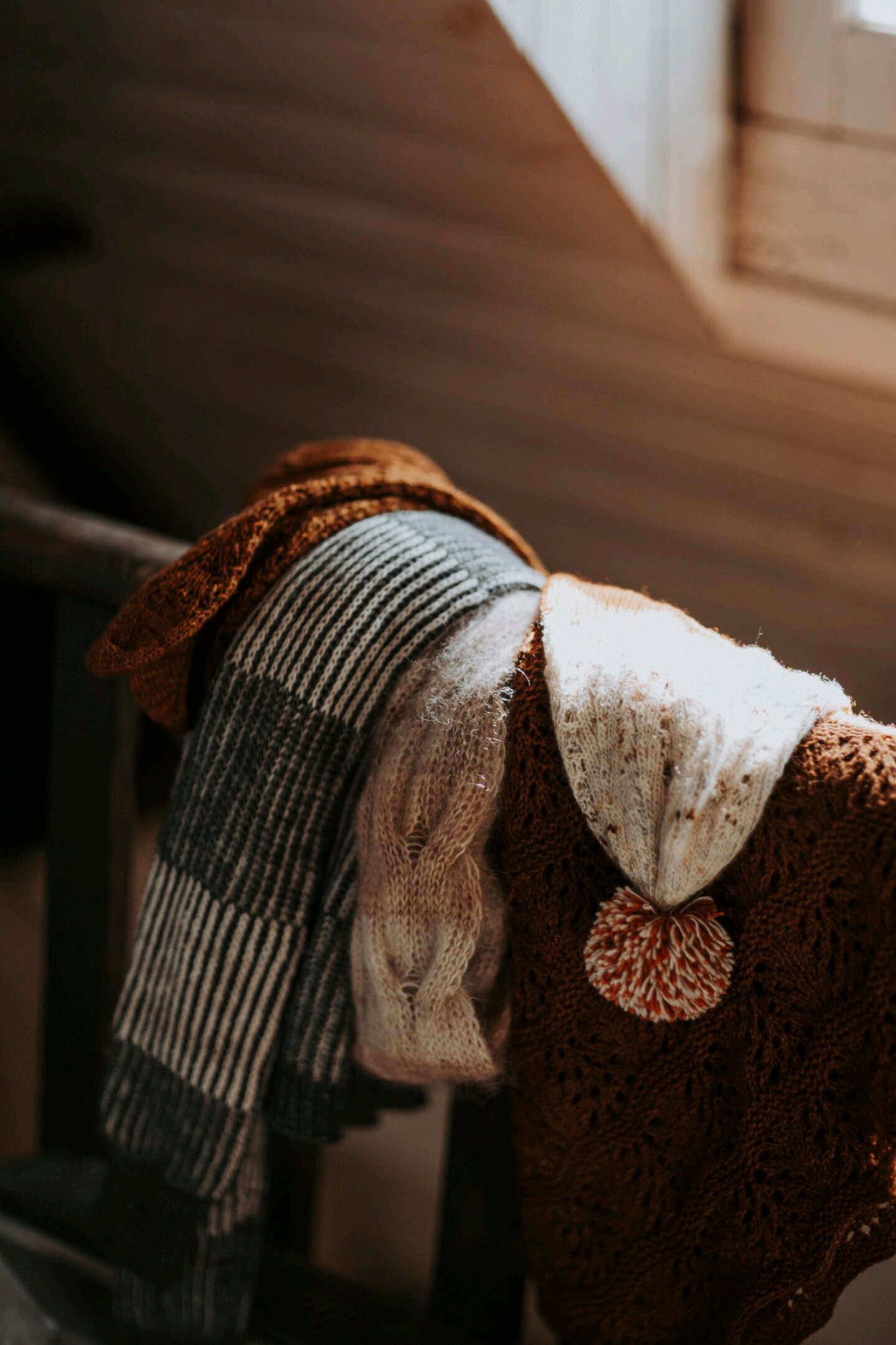 kni166 - english knitting ebook, knit shawls, socks, pullover, beanie, hats for autumn