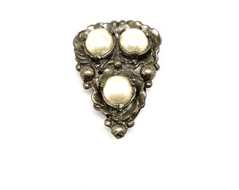 Vintage 1930s Art Deco Triple Flowers with Faux Pearl Silver Tone Dress Clip, Dress Clip Pearls Clip On Brooch-Unique, Vintage Jewelry