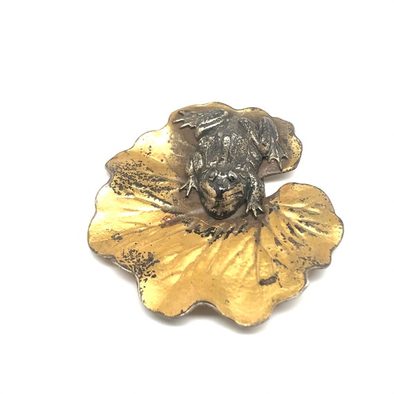Vintage 1940s Frog on a Lily Pad Brooch Joseff of… - image 2
