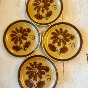 Vintage Daisy LA MESA Stoneware Set of 4 Dessert/Bread/Salad Plates JAPAN