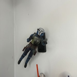 STL - Wall Mount with Posable Claw: Dynamic Display for Action Figures