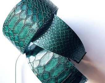 Emerald Python Italian Leather Dog Collar: Luxury Handmade Design