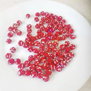 50 dijes de cuentas brillantes para joyería, cuentas redondas de diamantes de imitación de bola de discoteca de cristal brillante de 10mm, para fabricación de pulseras, collares y pendientes Rojo