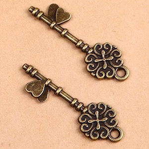 10 Antique Bronze heart Key Charms, Skeleton Key Charm, Vintage Wedding Key Pendant, Steampunk Key