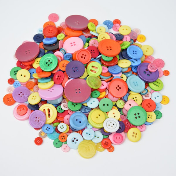 Small to large sewing buttons, Vintage Bulk Buttons, Mixed Button Lot, Random Lot of Buttons,  Scrapbooking button, 4 Hole Buttons 400pcs