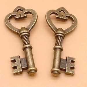 5 Antique Bronze heart Key Charms, Skeleton Key Charm, Vintage Silver Wedding Key Pendant, Steampunk Key