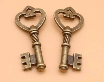 5 Antique Bronze Heart Key Charms, Steampunk Pendants