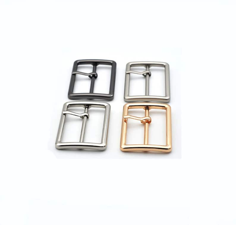 center bar buckle