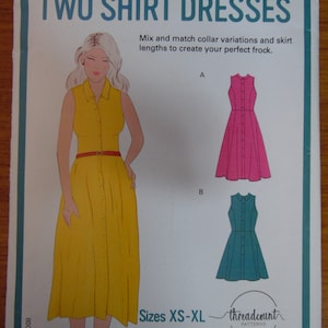 Puede incluir: Un patrón de costura titulado "TWO SHIRT DRESSES" con ilustraciones de dos estilos de vestidos camiseros. El patrón incluye un vestido amarillo con cinturón rojo, un vestido rosa y un vestido turquesa. Tallas XS-XL.