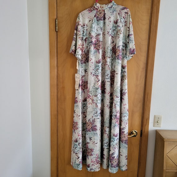 NOS vintage floral print muumuu caftan nightgown … - image 3