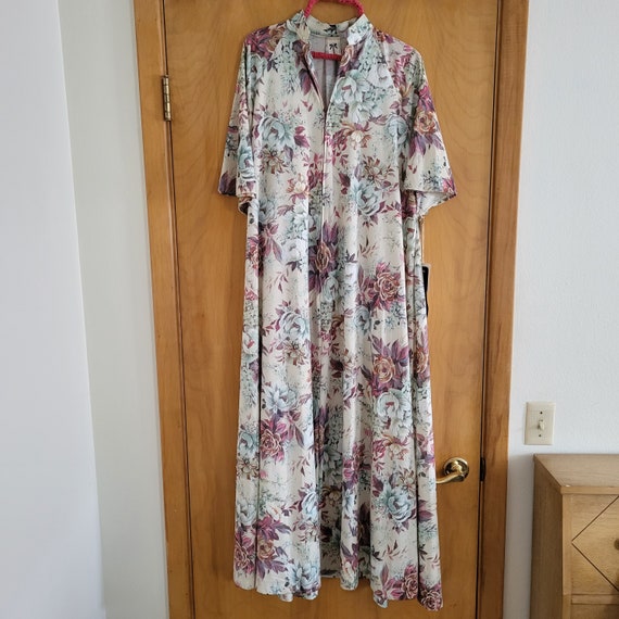 NOS vintage floral print muumuu caftan nightgown … - image 2