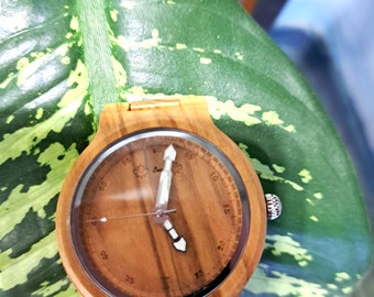 Moderne 100% handgefertigte Holzuhr, Armbanduhr für Männer, grüne Holzuhr, Jägeruhr, Geschenk für Naturliebhaber und Trauzeuge