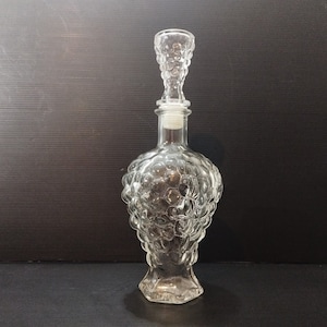 Italian vintage cut glass carafe, Lidded whiskey decanter in cut crystal glass carafe, Decanter with airtight lid