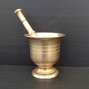 Kleiner Vintage massiver Apotheker Mörser und Stößel, alter Messing Stößel und Mörser, rustikales Küchendekor, ApothekenStudent Geschenk